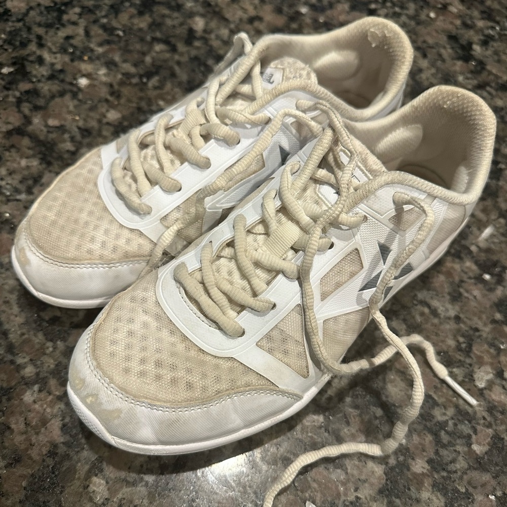 Girl’s Cheer Sneakers